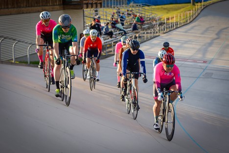 A photo of Hyun leading the pack on the velodrome track